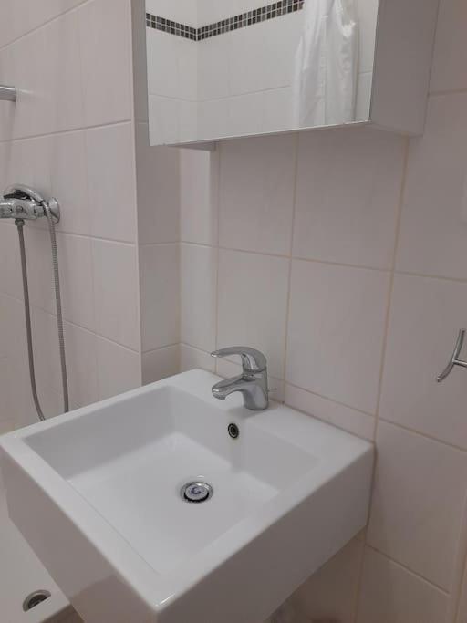 Zwei-Zimmer Wohnung In Wiesbadens Westend Екстер'єр фото